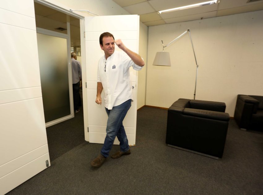 Reabertura das escolas: Eduardo Paes em aliança com os negacionistas