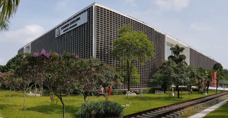 Abaixo o PL 504/2020: LGBTQIA+ não é má influência!