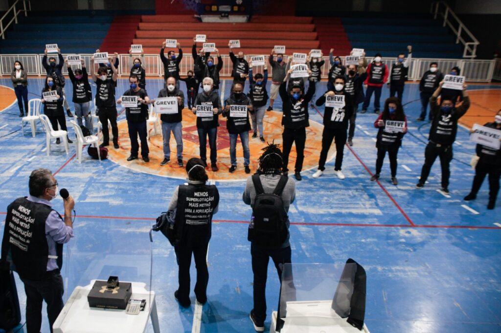 Metroviários de São Paulo aprovam greve a partir de meia-noite desta terça-feira