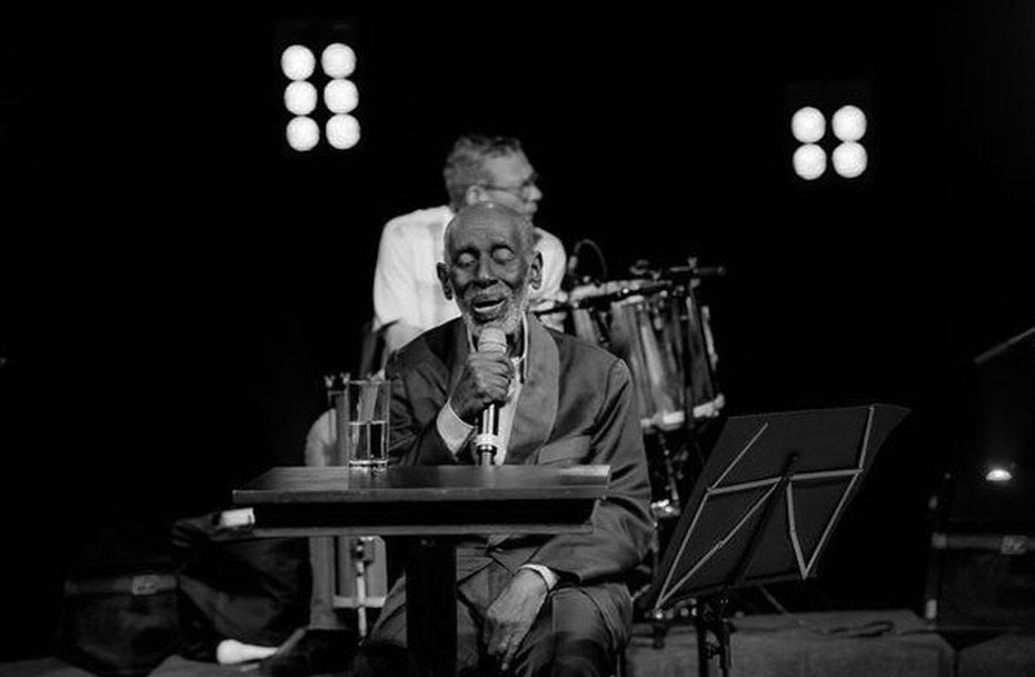 Os sentidos de uma morte: Nelson Sargento, pandemia e o neofascismo no Brasil atual