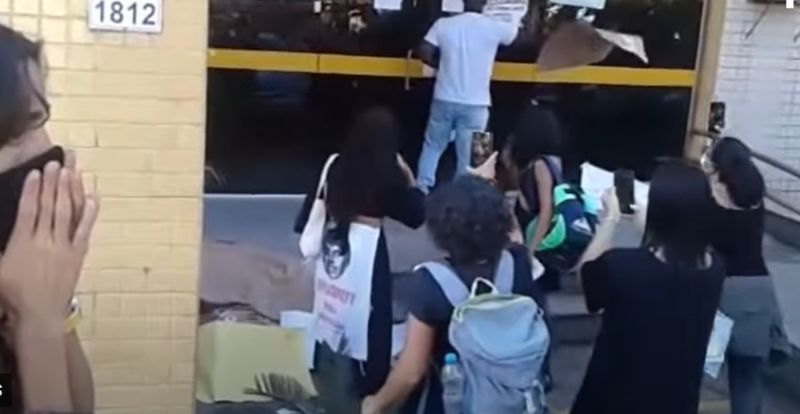 Em Paraty (RJ), policial atira com fuzil diante de protesto de mulheres contra feminicídios