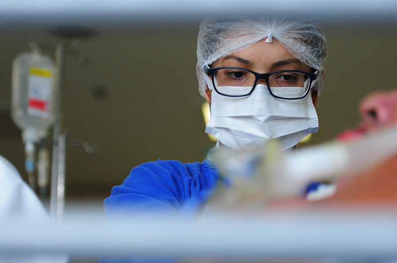 Prefeita dá calote em servidores que combatem Covid-19 em Praia Grande 