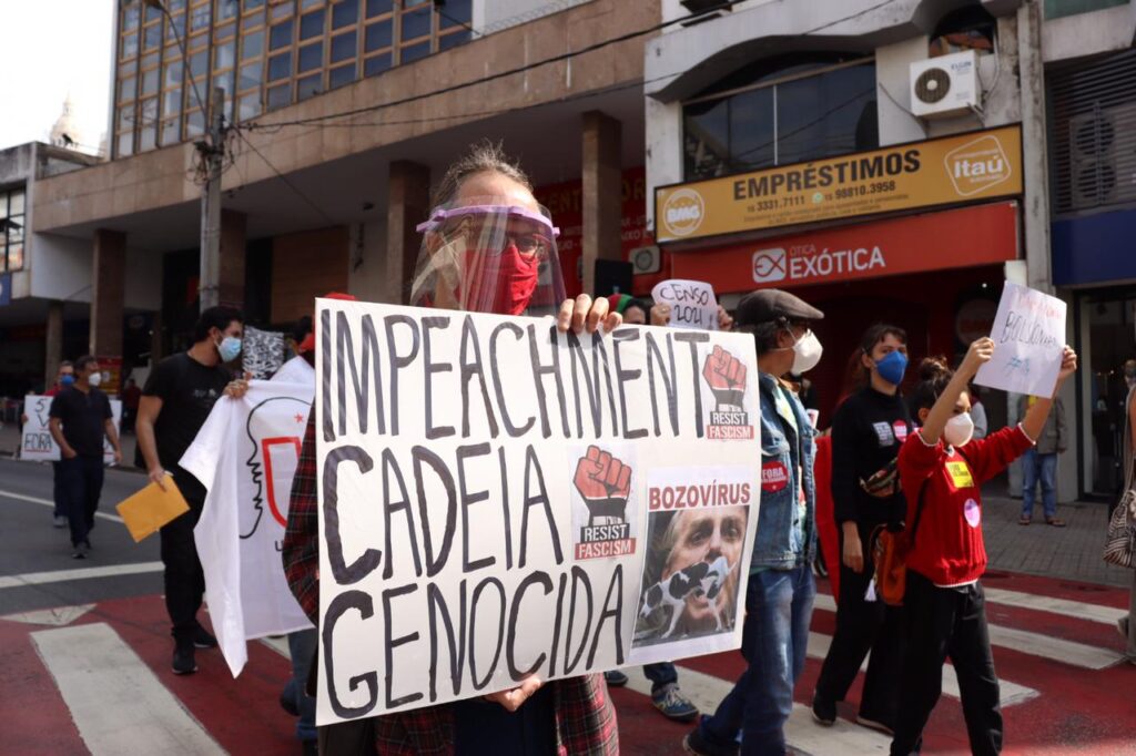 Aprovação do governo cai para 23% e superpedido de impeachment será protocolado dia 30