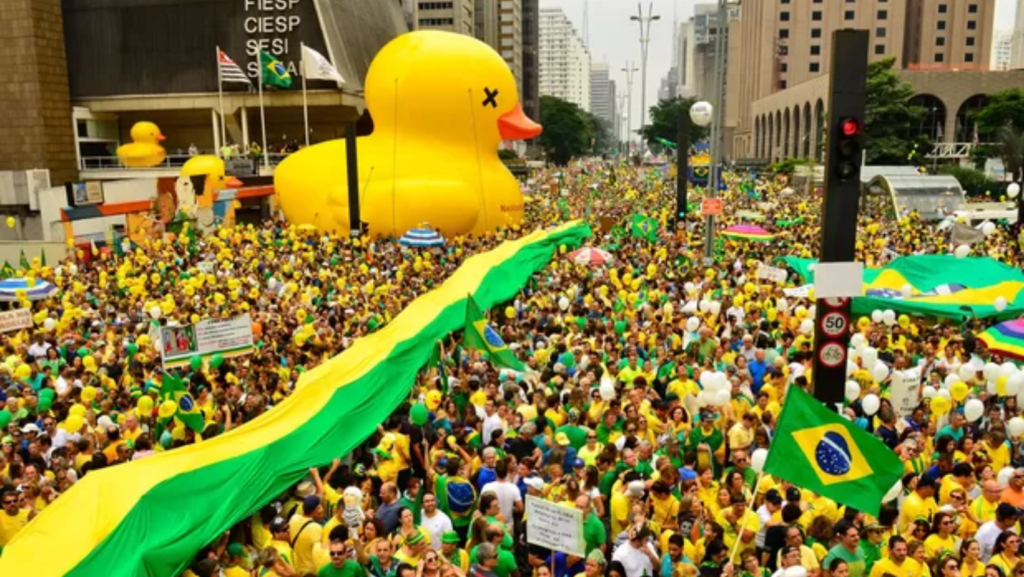 Capitais políticos exclusivos da direita: É hora da esquerda parar de pautar o antipetismo e o antilulismo?