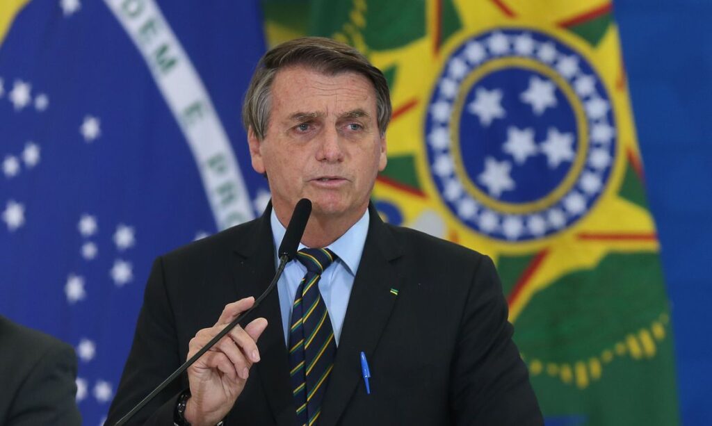 Rejeição ao governo Bolsonaro vai ao recorde de 64%, segundo PoderData