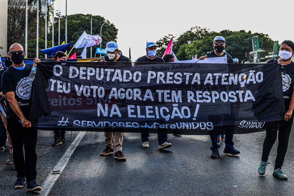 PEC 32, da reforma administrativa, é adiada após pressão dos servidores