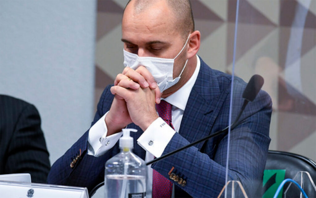 Os médicos e os monstros (ou “A propósito de um genocídio lucrativo”)