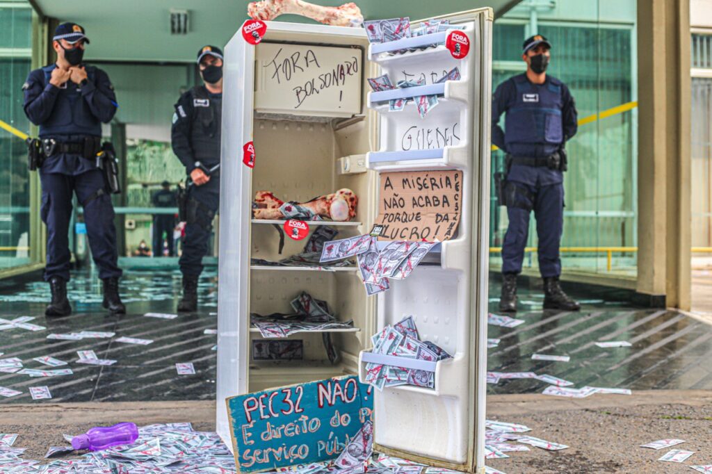 Relatório da PEC 32: as tendências para o trabalho na esfera pública