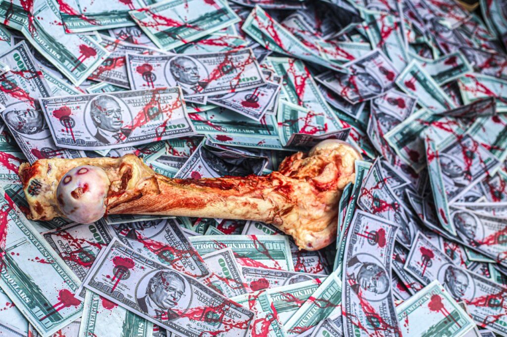 Servidores levam ossos e geladeira vazia ao Ministério da Economia, pelo Fora Guedes e contra a PEC 32