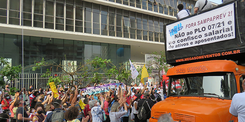 No mês do servidor público, funcionalismo faz paralisação em São Paulo e segue mobilizado em Brasília