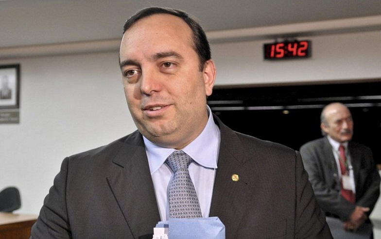 Com cassação de deputado por fake news, TSE tenta acuar bolsonarismo para 2022