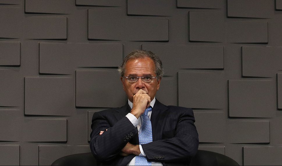 Paulo Guedes terá que explicar R$ 14 milhões que lucrou em paraíso fiscal