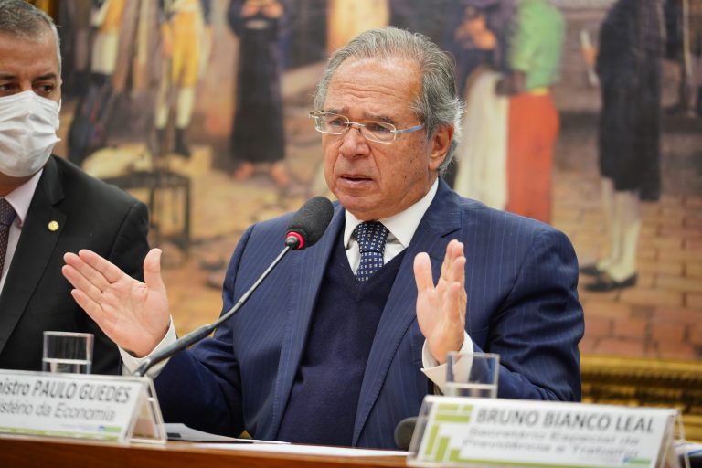 Com 310 votos, Câmara aprova convocação de Paulo Guedes para explicar empresa em paraíso fiscal