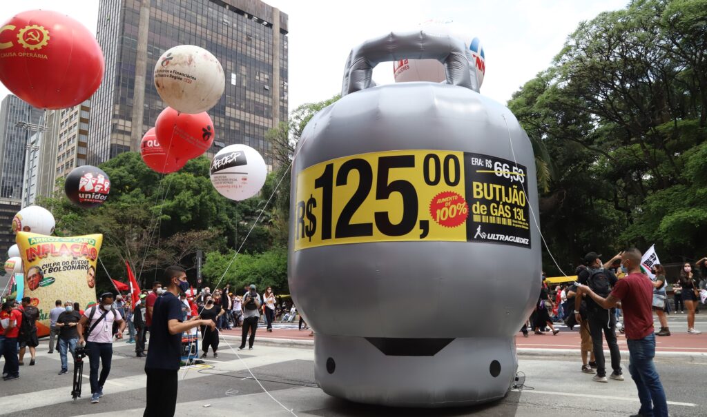 Petroleiros vão ao Congresso nesta quarta, entregar dossiê e pedir mudanças na Política de preços da Petrobrás