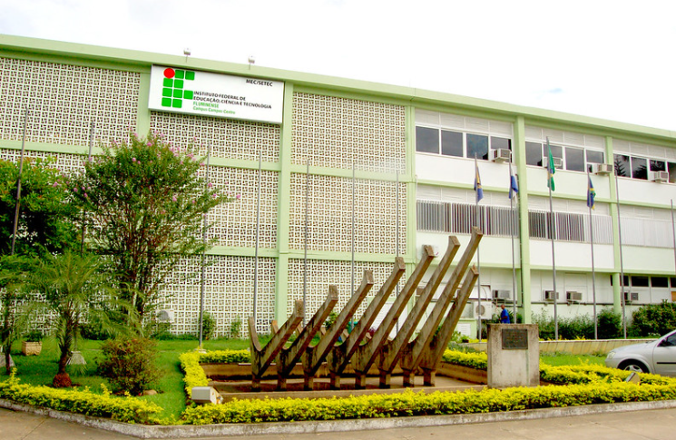 O rei está nu! Nota sobre a eleição do Sinasefe no IFFluminense