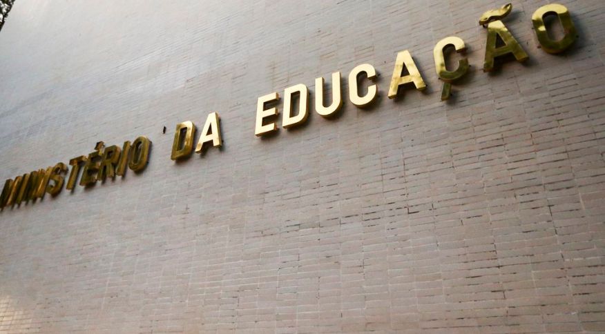 Universidades federais e ANDES-SN se posicionam contra decisão do MEC de proibir exigência da vacina no retorno às aulas
