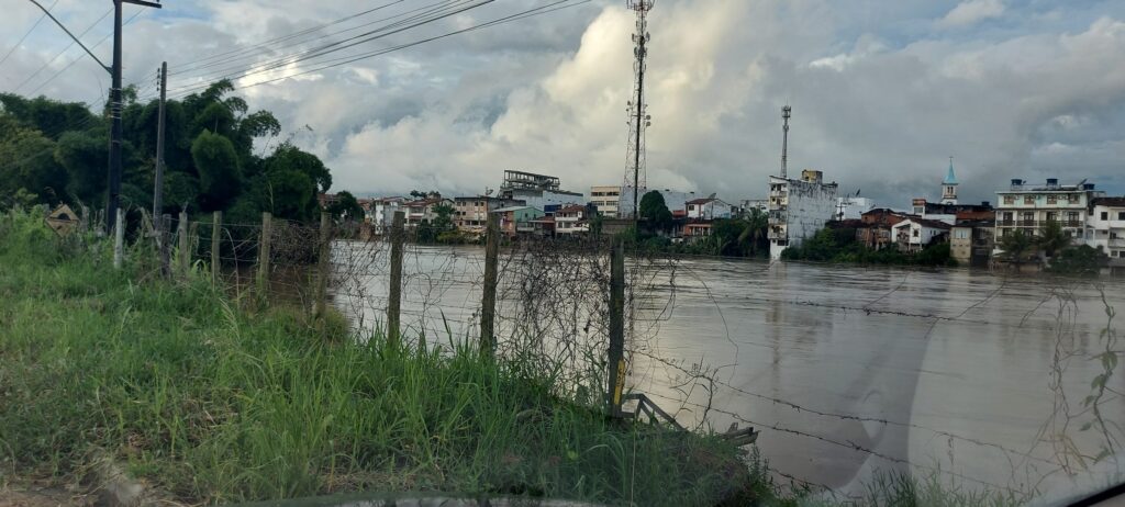 Ipiaú debaixo d’água: Sofrimento no fim de ano no Sul da Bahia
