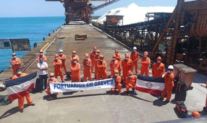 Portuários em defesa do direito de greve!
