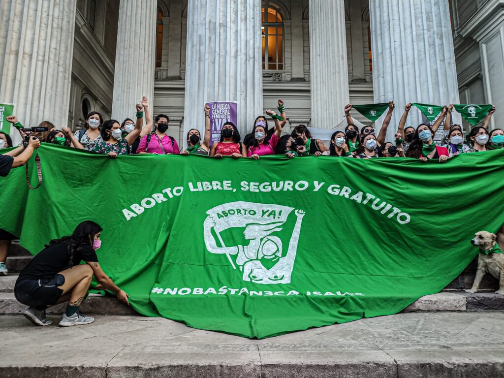 Urgente: Assembleia Constituinte do Chile aprova legalização do aborto
