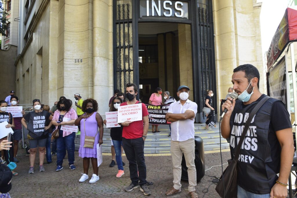 Servidores fazem manifestação em Brasília e greve se intensifica no INSS