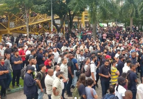 Metalúrgicos da CSN mantém greve, mesmo após demissões