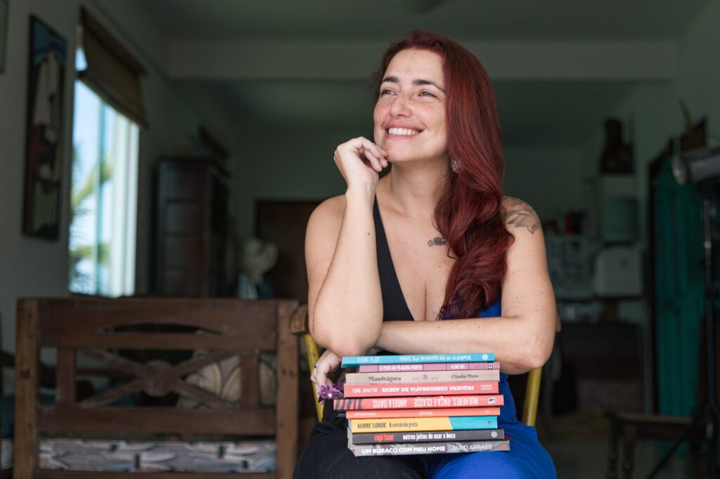 Yara Fers traz resistência das mulheres em novo livro