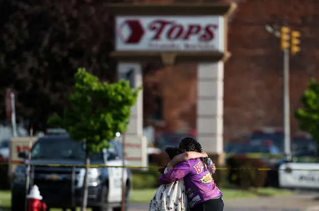 Ataque racista: atirador dos EUA poupa vida e pede desculpas a homem branco