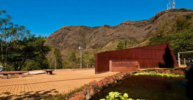 A Serra do Curral é nossa: não à destruição do cartão postal de BH