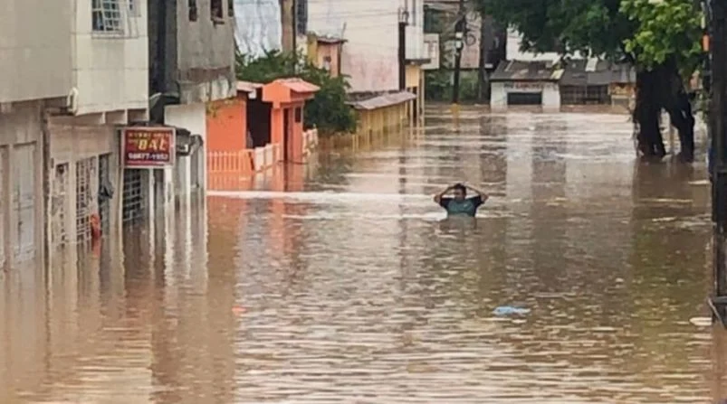 PE: número de mortes supera 90. Em visita ao estado, Bolsonaro prioriza ataques