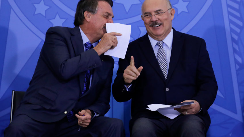 Telefonema de Bolsonaro foi para proteger ex-ministro. CPI Já!