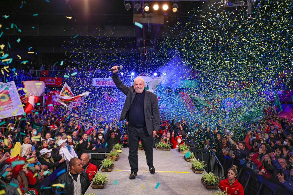 Ato com Lula no RS reúne 7 mil, com denúncia da privatização da Petrobrás