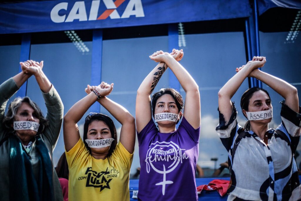 Sede da Caixa tem ato contra presidente e em acolhimento às mulheres vítimas de assédio sexual