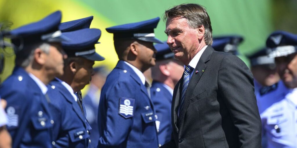 O prelúdio do golpe (2): o “Poder Moderador”e o retorno do mito salvador fardado