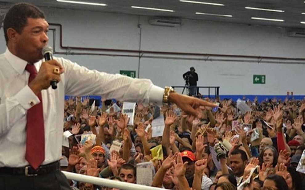 Donos da mídia passam a boiada: Congresso aprova arrendamento em programação de TV e rádio