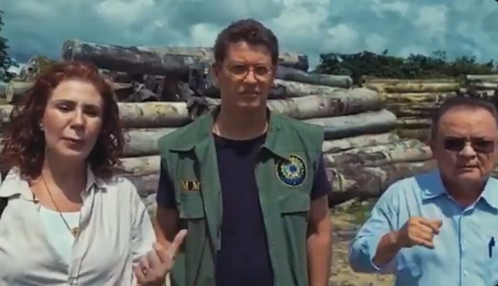 Deputada Bolsonarista Carla Zambelli (PL-SP) é acusada de fazer parte da “bancada do crime” ambiental