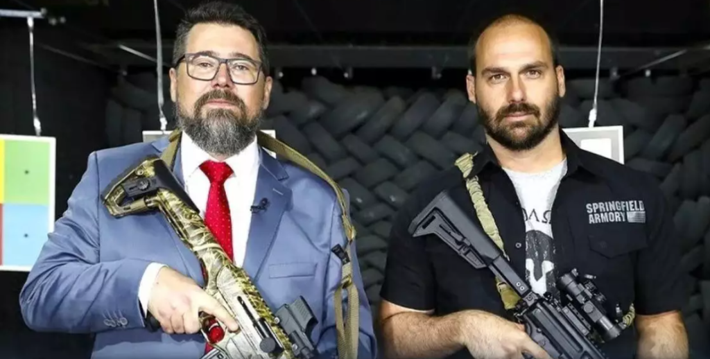 Colecionadores de armas farão encontro em Brasília no dia 09, de olho nas eleições