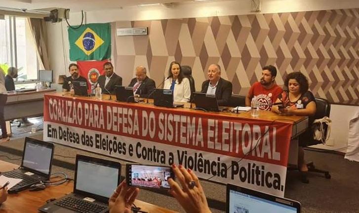 Servidores públicos fazem atos no Congresso Nacional em defesa da democracia