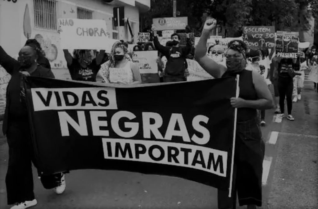 Racismo, estrutura e asfixia da vida da população preta