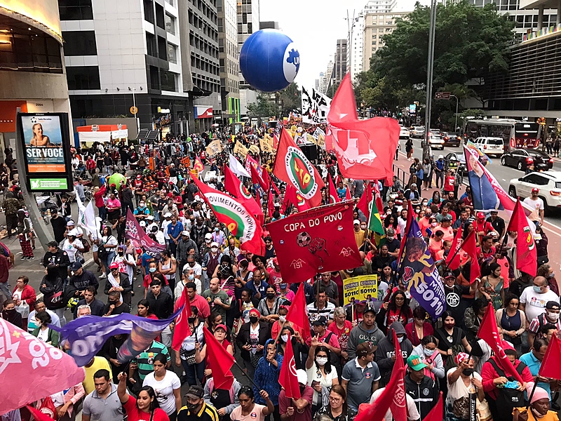 Sobre a ausência de grandes mobilizações à esquerda