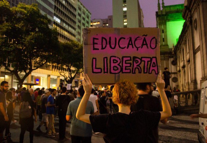 PSOL apresenta projeto para derrubar decreto de Bolsonaro que confisca verbas de universidades
