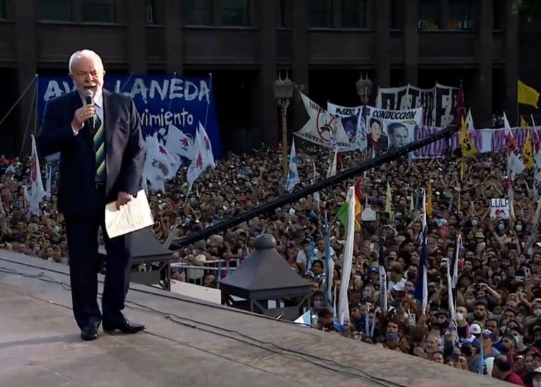 Campanha Lula Presidente na Argentina revela uma comunidade brasileira politizada e apoio das forças locais