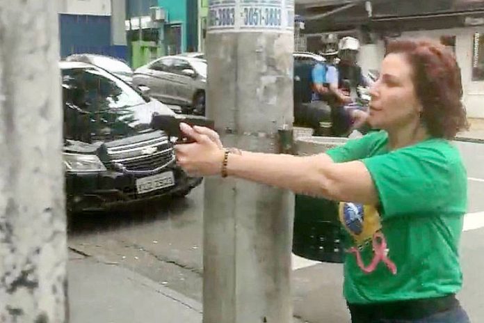 PSOL pede cassação de Carla Zambelli