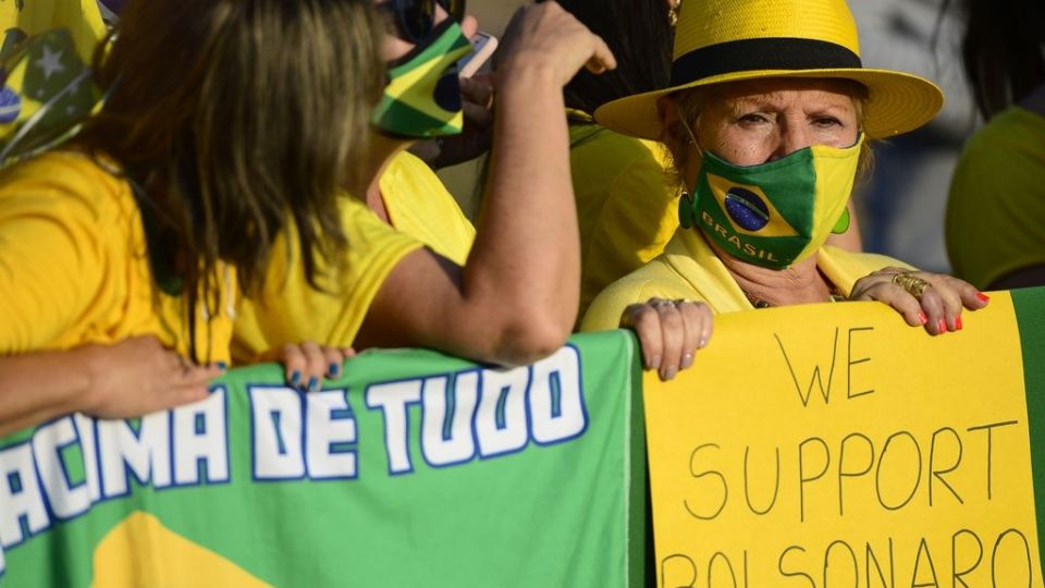 Two strategies against Bolsonarism