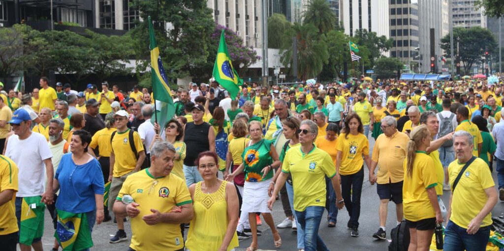 Demonstração de força da extrema-direita na Paulista