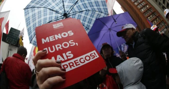 Mercado Financeiro e Mídia não podem ditar as regras para o país